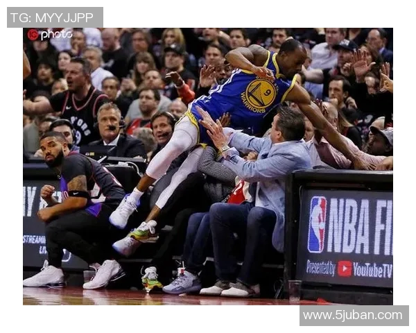 勇士与猛龙激战正酣10月2日精彩对决引发球迷热议 勇士与猛龙激战正酣10月2日精彩对决引发球迷热议