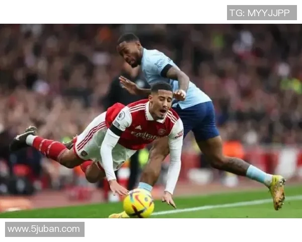 巴萨与曼联激战正酣谁能在这场巅峰对决中笑到最后